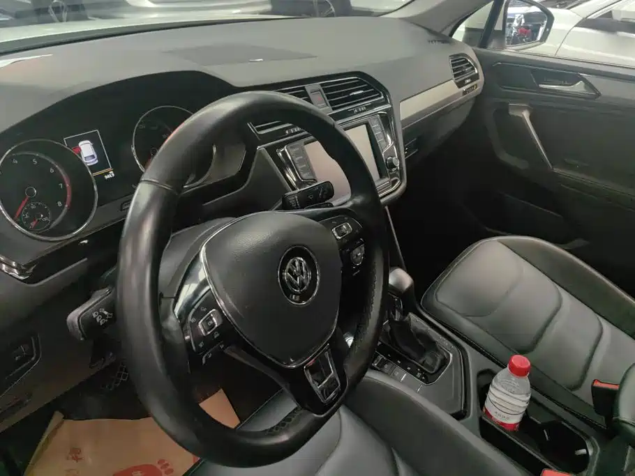 Volkswagen Tiguan L 2018 — фото 13