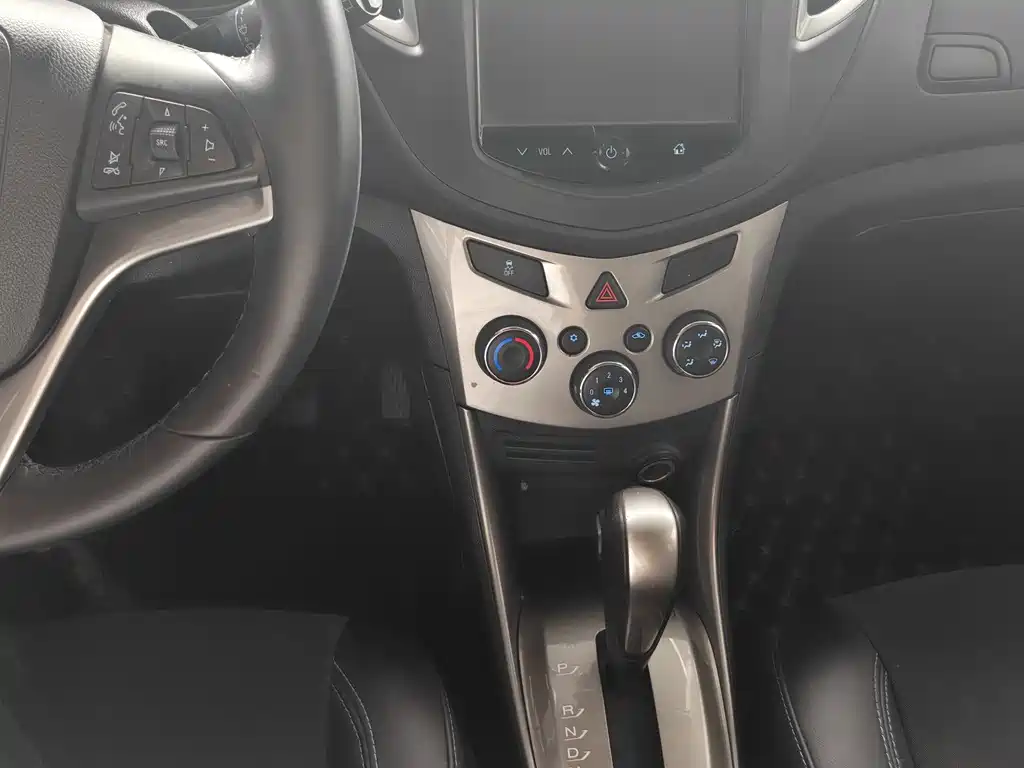 Chevrolet Trax 2015 — фото 8