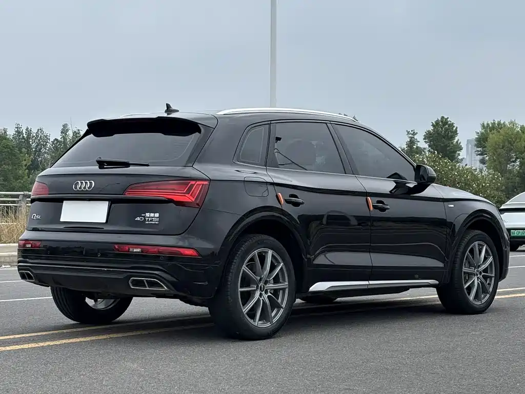Audi Q5L 2022 — фото 18
