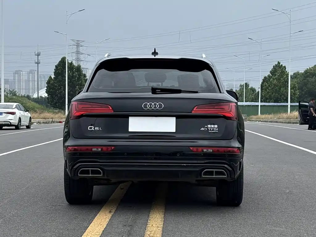 Audi Q5L 2022 — фото 17