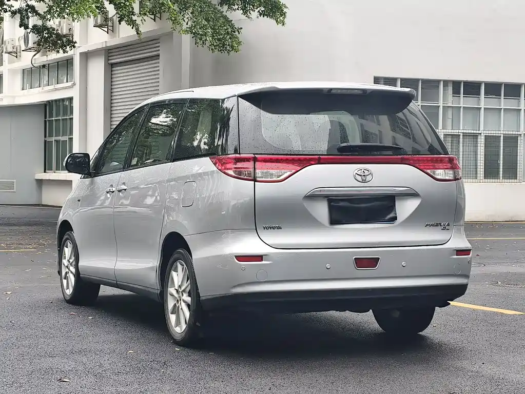 Toyota Previa 2015 — фото 16