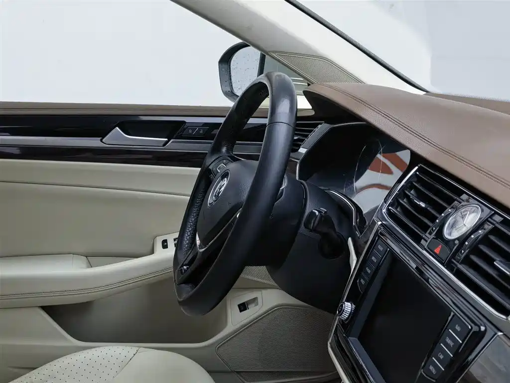 Volkswagen Phideon 2017 — фото 22