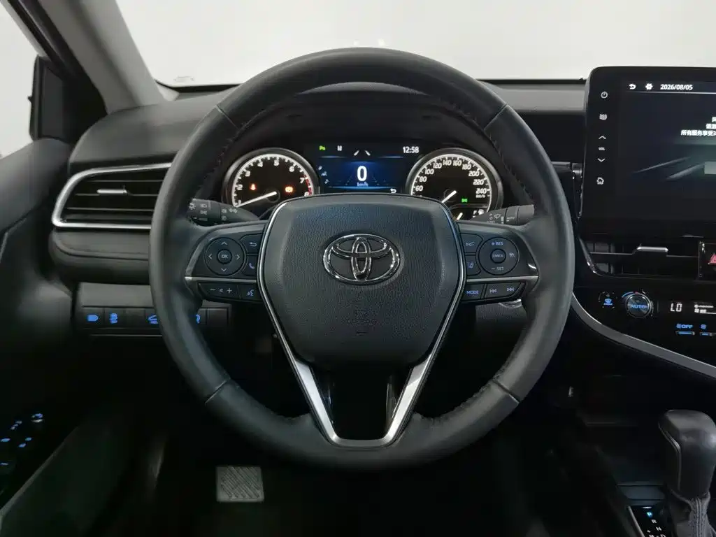 Toyota Camry 2023 — фото 11
