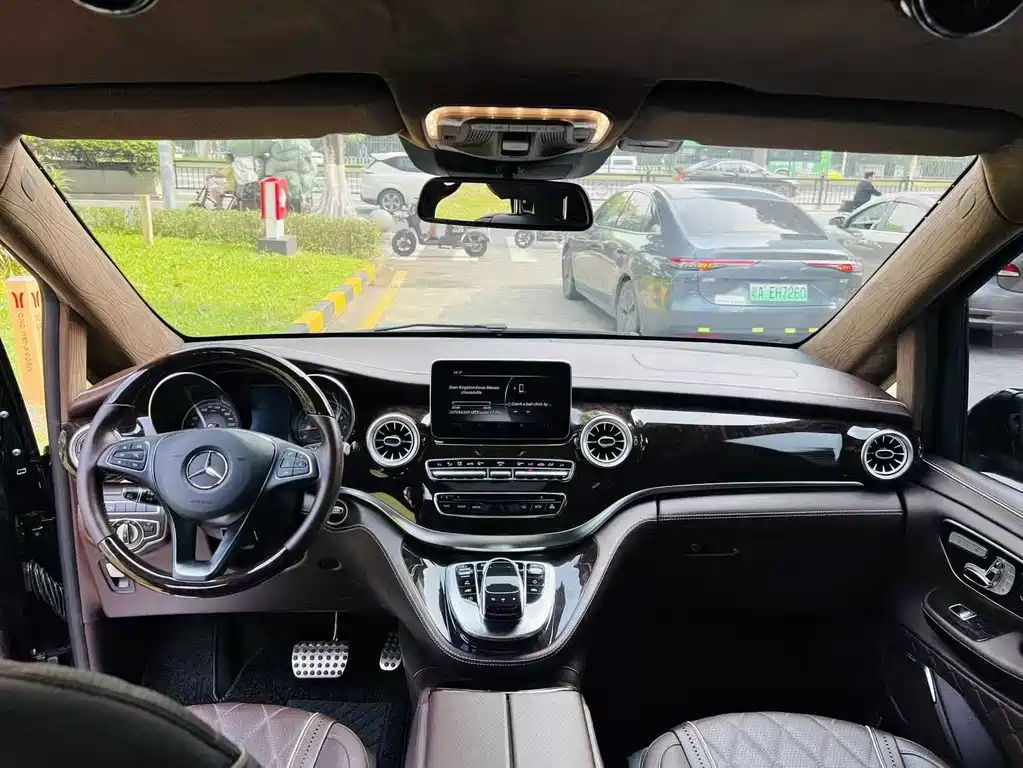 Mercedes-Benz V-Class 2020 — фото 25
