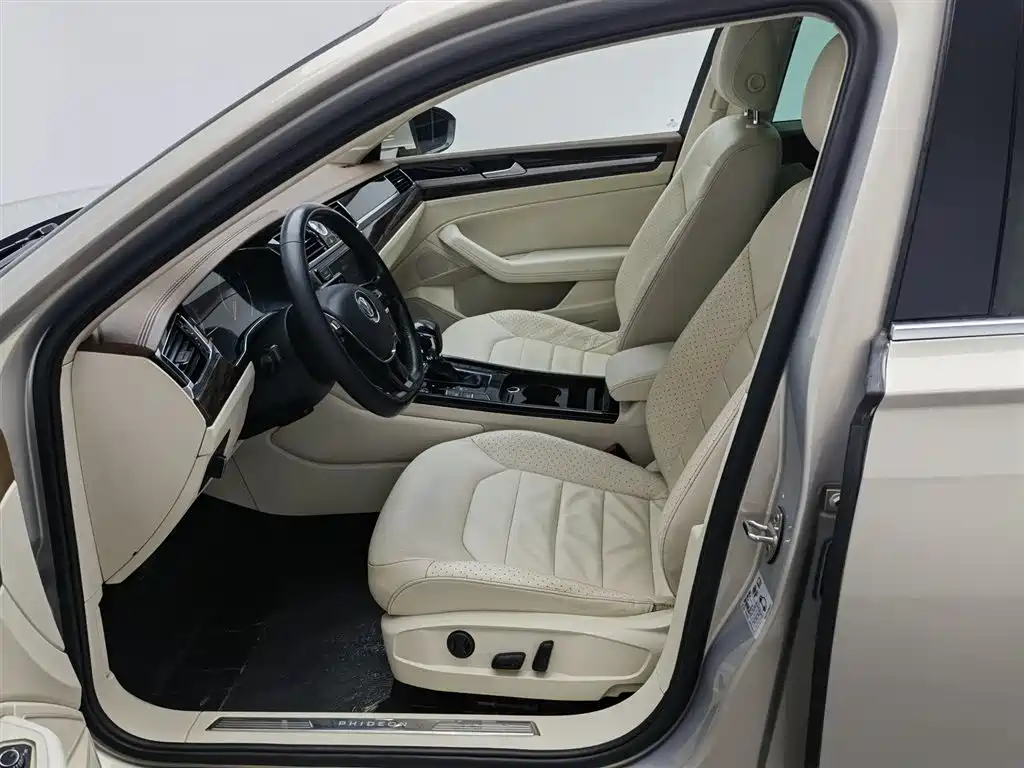 Volkswagen Phideon 2017 — фото 10