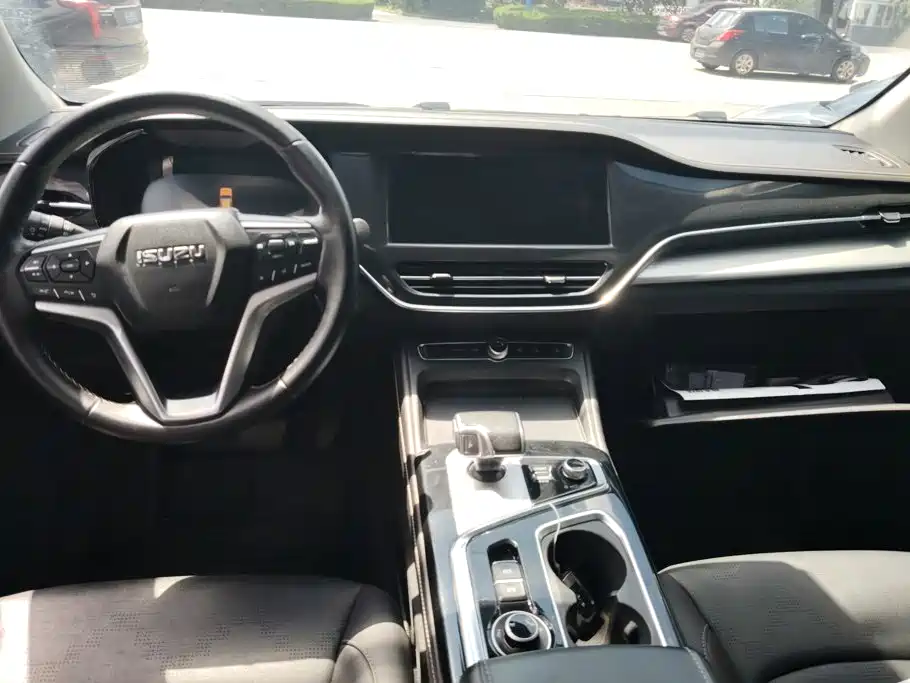 Isuzu D-MAX 2023 — фото 12