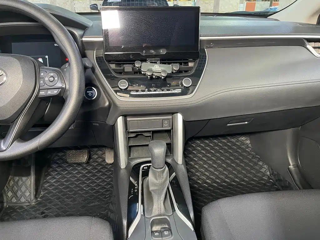 Toyota Corolla Cross 2023 — фото 11