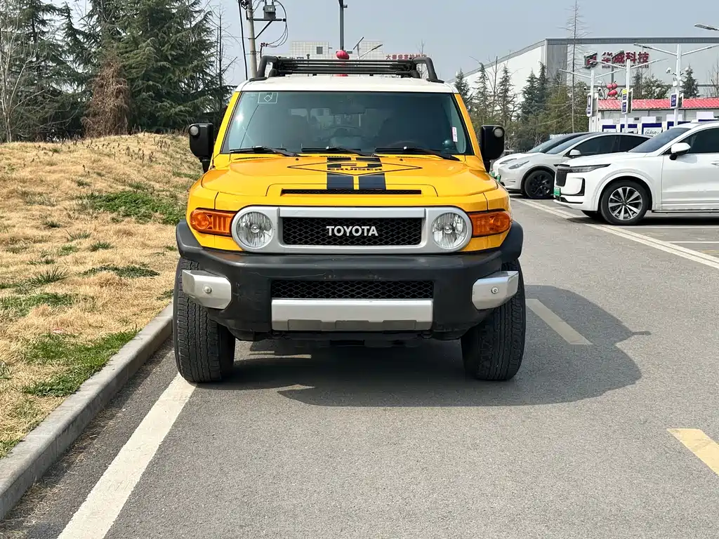 Toyota FJ Cruiser 2020 — фото 2