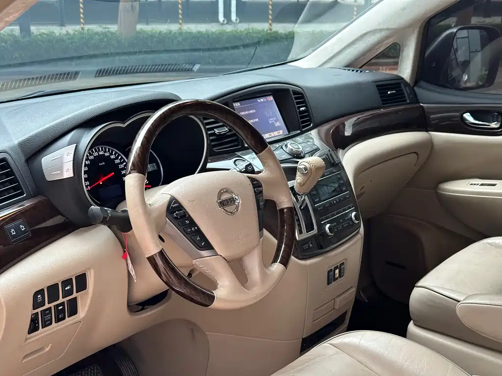 Nissan Quest 2014 — фото 10