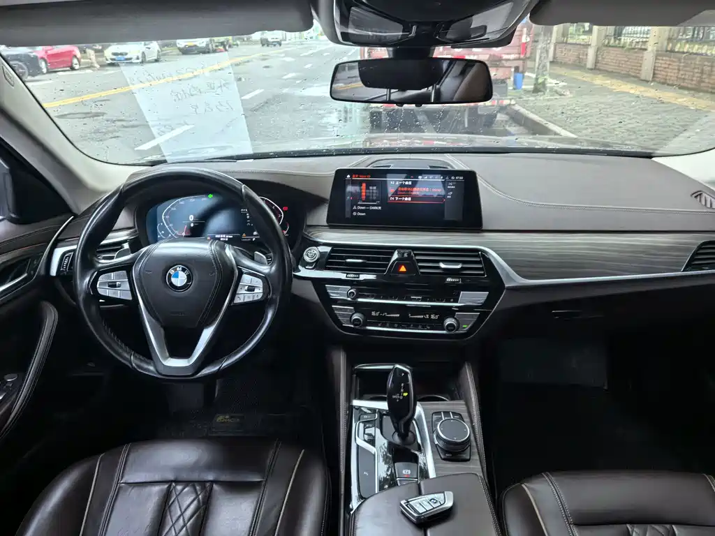 BMW 5 Series 2020 — фото 27