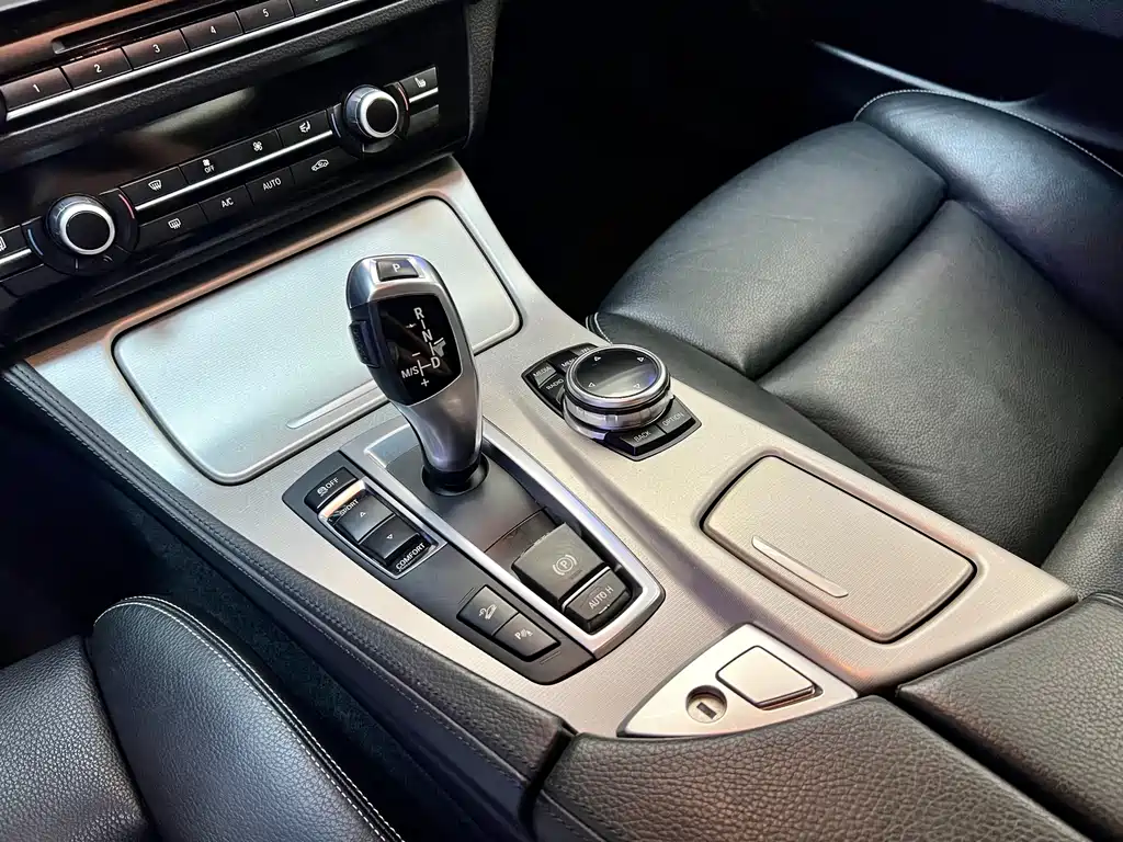 BMW 5 Series 2014 — фото 12