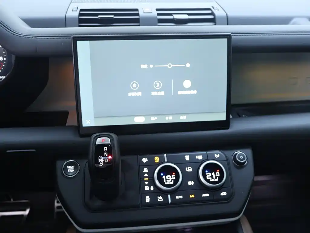 Land Rover Defender 2024 — фото 10