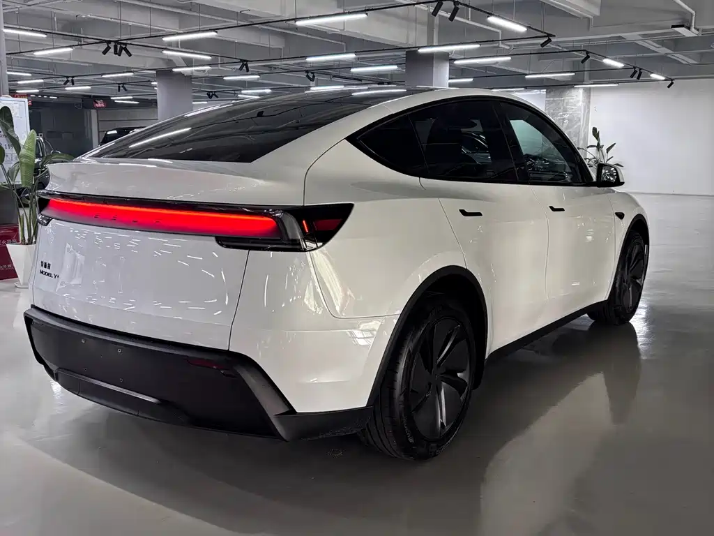 Tesla Model Y 2026 — фото 7