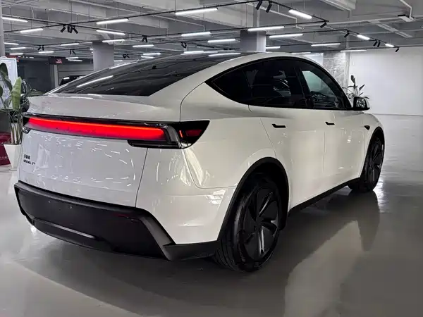 Tesla Model Y 2026
