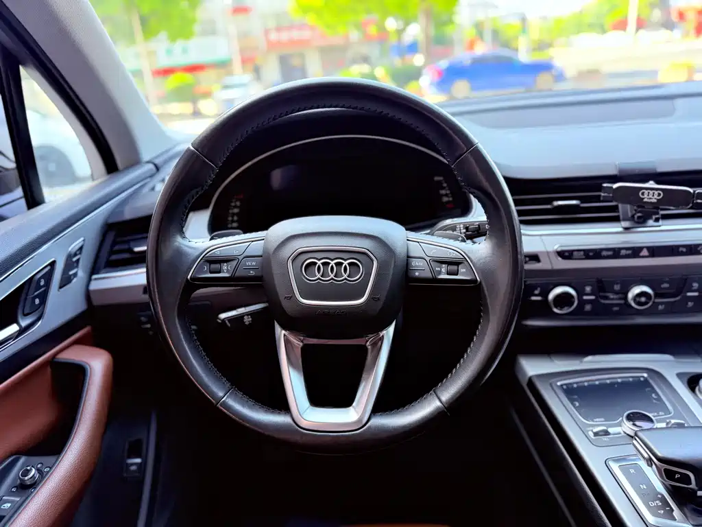 Audi Q7 2019 — фото 14
