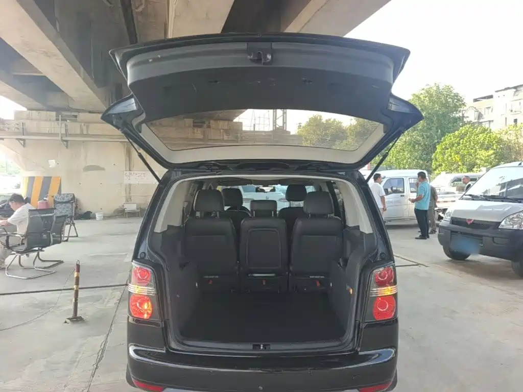 Volkswagen Touran 2015 — фото 19