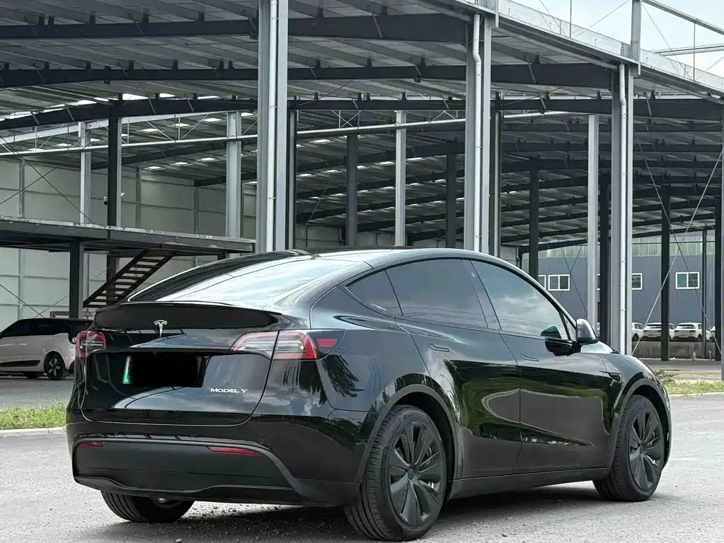 Tesla Model Y 2022 — фото 14