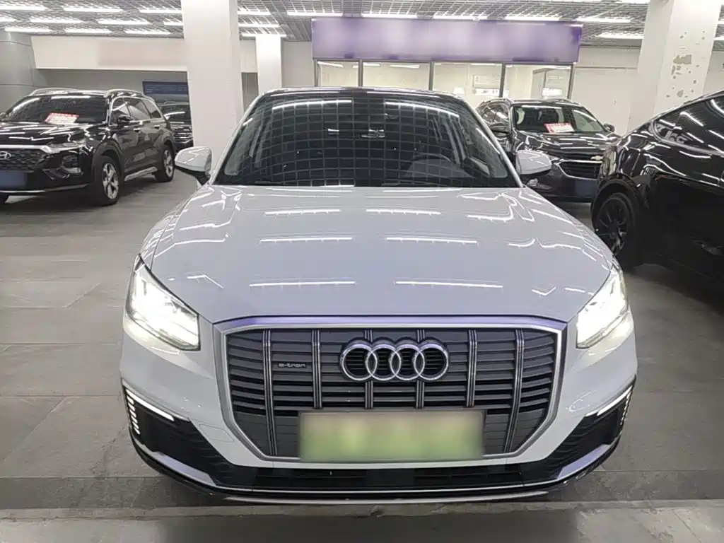 Audi Q2L E-Tron 2020
