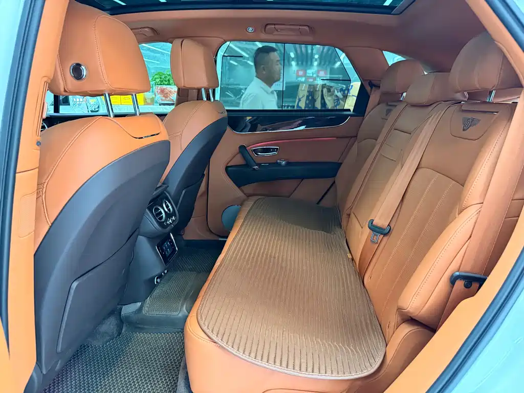 Bentley Bentayga 2019 — фото 14