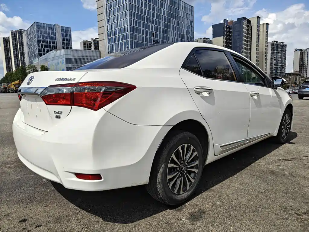 Toyota Corolla 2018 — фото 7