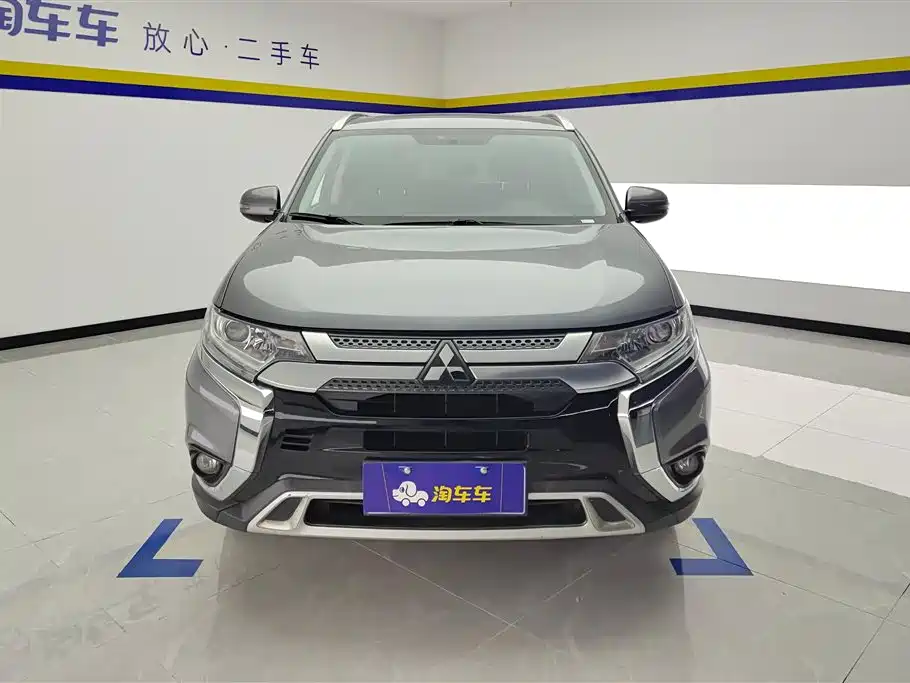 Mitsubishi Outlander 2020 — фото 2