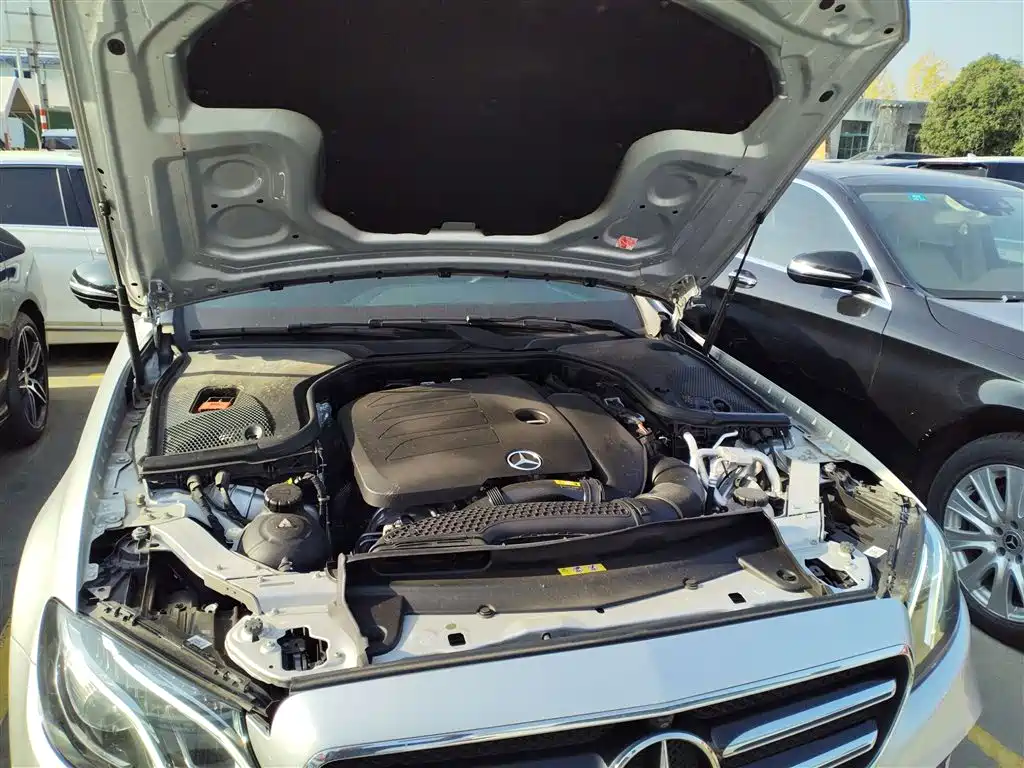 Mercedes-Benz E-Class 2019 — фото 19