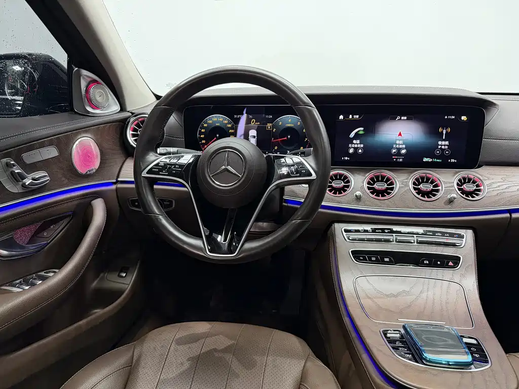 Mercedes-Benz E-Class 2022 — фото 12