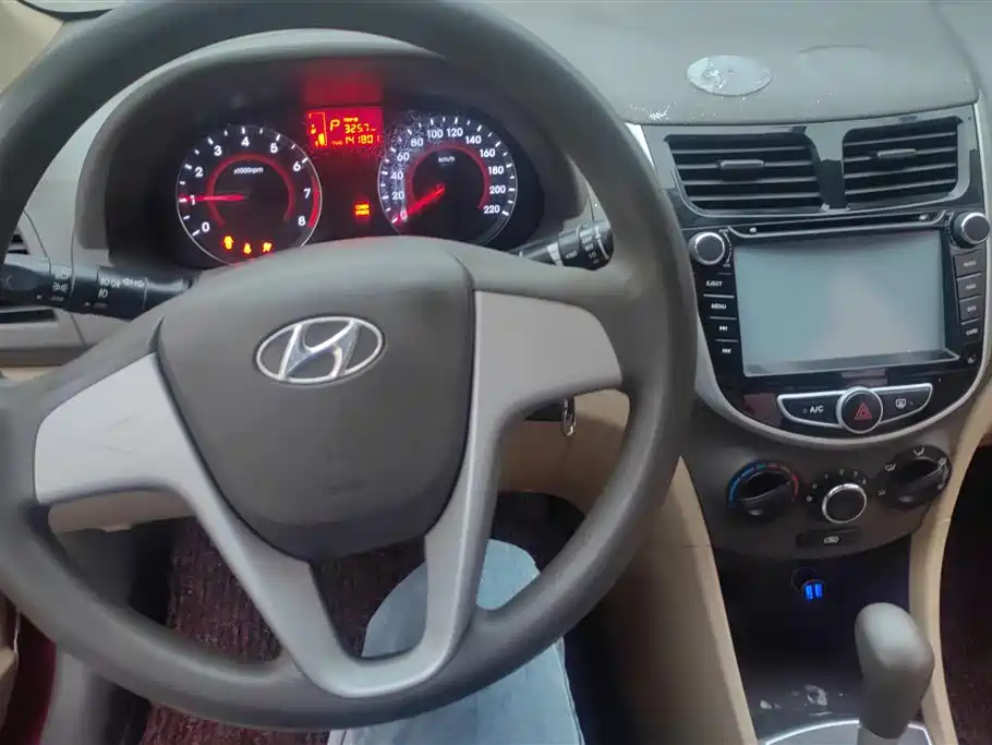 Hyundai Verna 2012 — фото 12