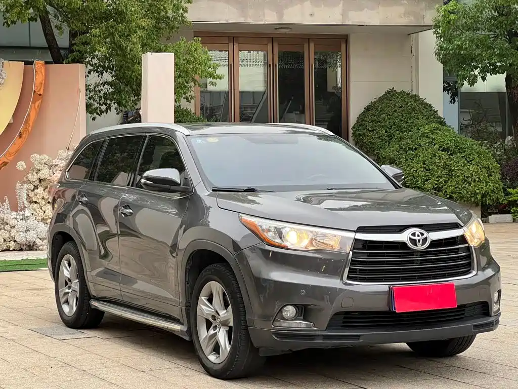 Toyota Highlander 2017 — фото 1