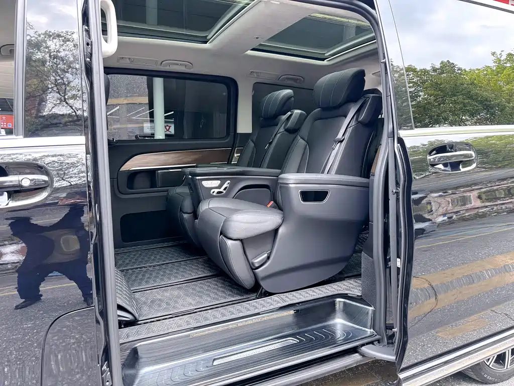 Mercedes-Benz V-Class 2022 — фото 14