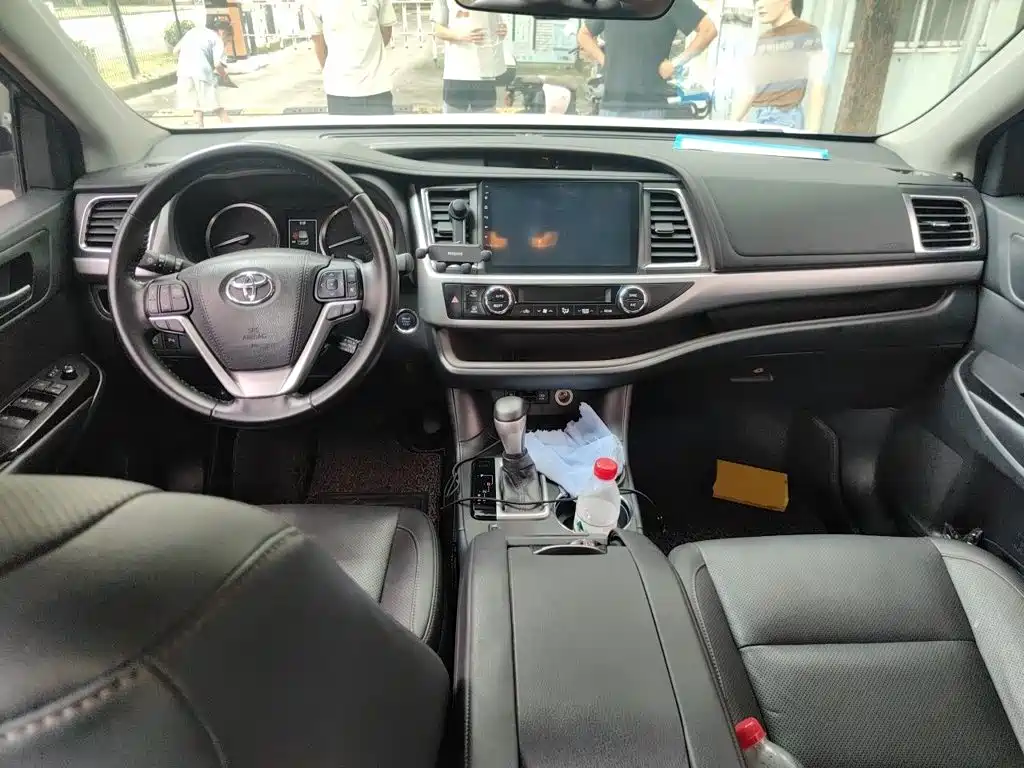 Toyota Highlander 2018 — фото 10