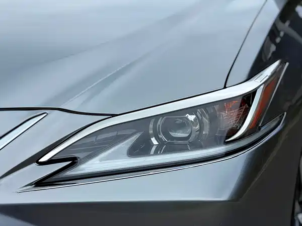 Lexus ES 2021