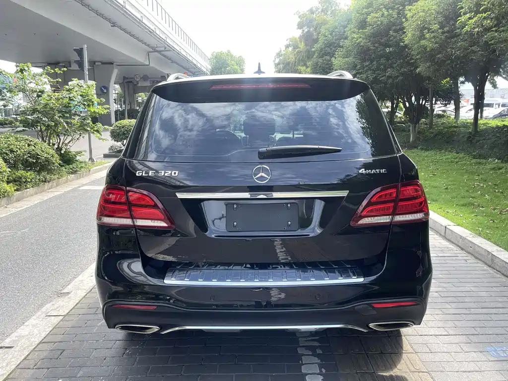Mercedes-Benz GLE 2017 — фото 12