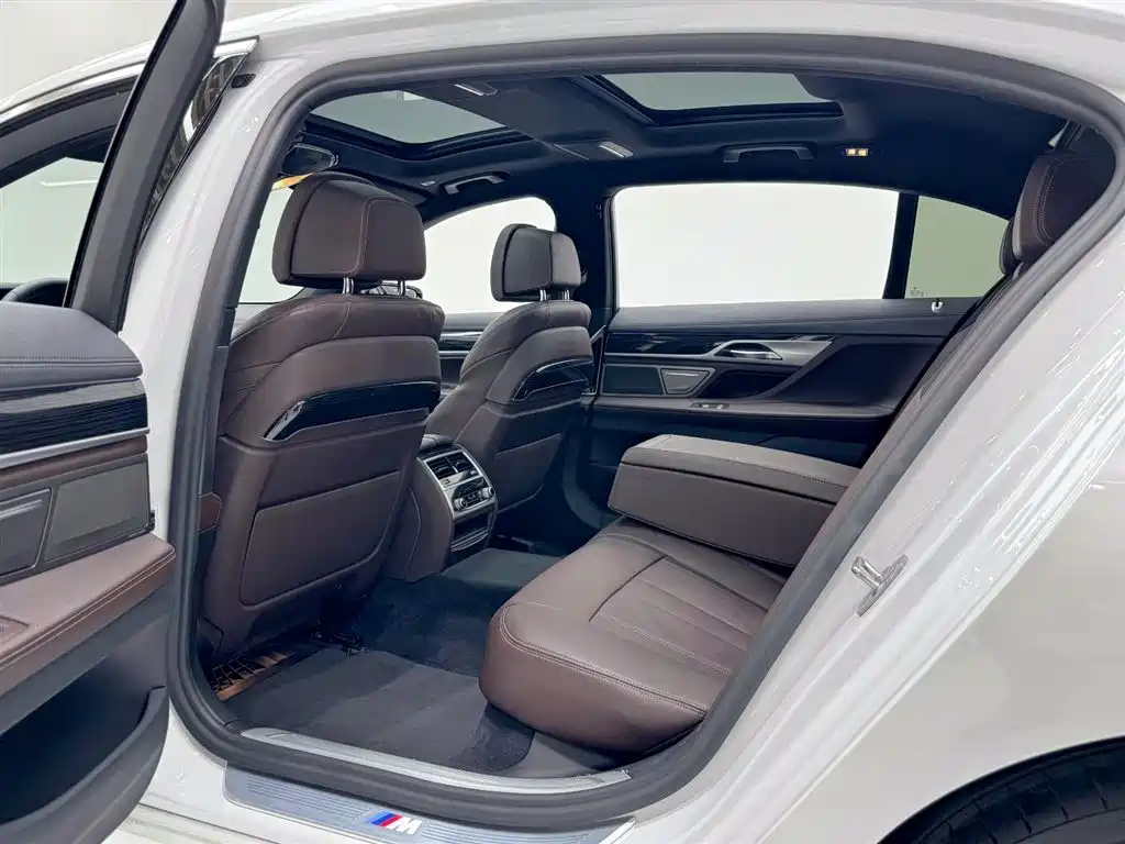 BMW 7 Series 2019 — фото 16