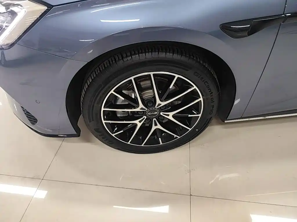 BYD Seal 07 DM-i 2025 — фото 23
