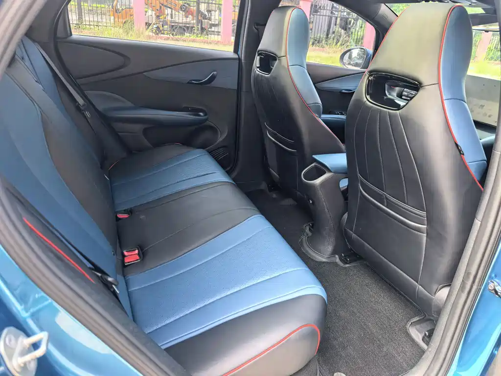 BYD Dolphin 2022 — фото 10