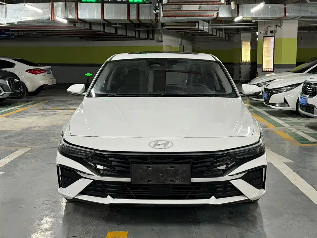 Hyundai Elantra 2023 — фото 2