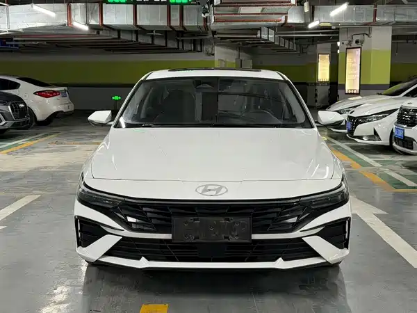 Hyundai Elantra 2023
