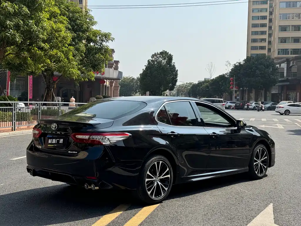 Toyota Camry 2019 — фото 13