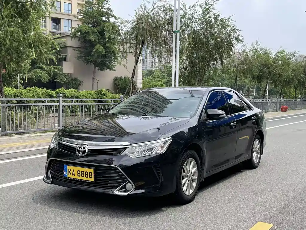 Toyota Camry 2017 — фото 1