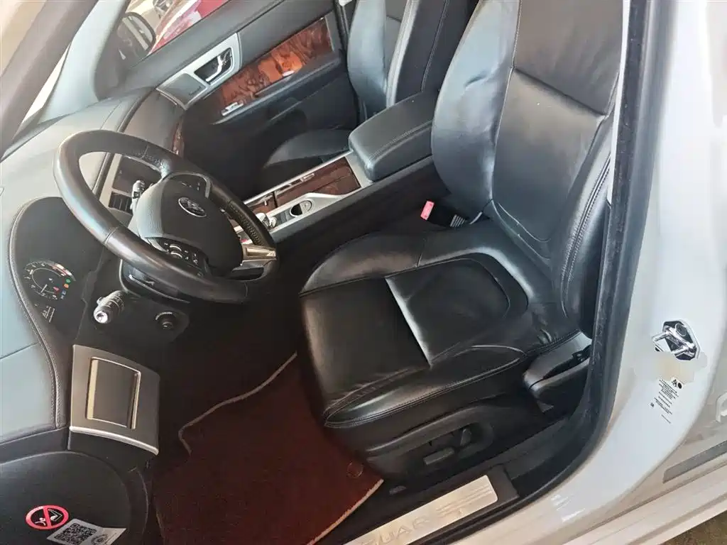 Jaguar XF 2015 — фото 15