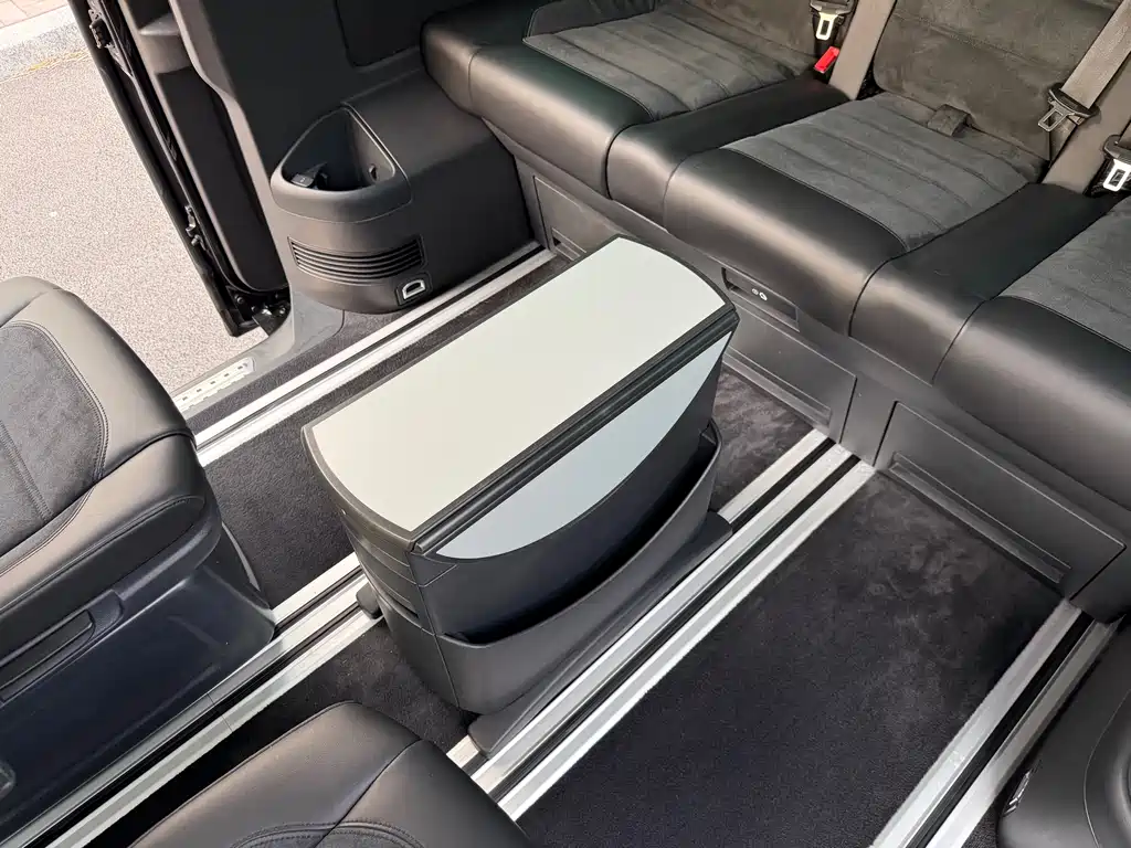 Volkswagen Multivan 2018 — фото 21