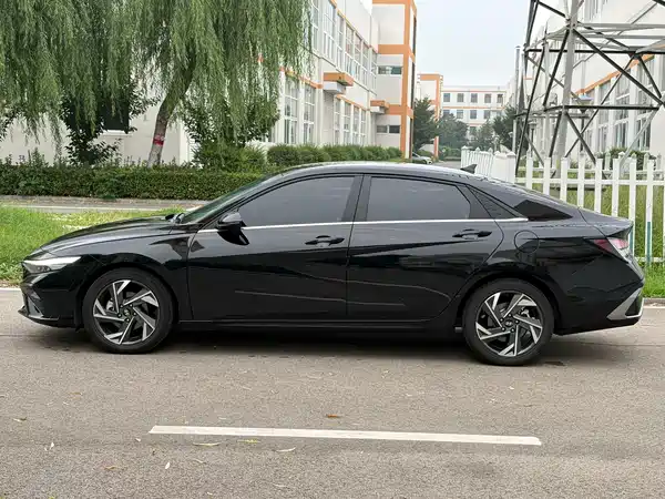 Hyundai Elantra 2025