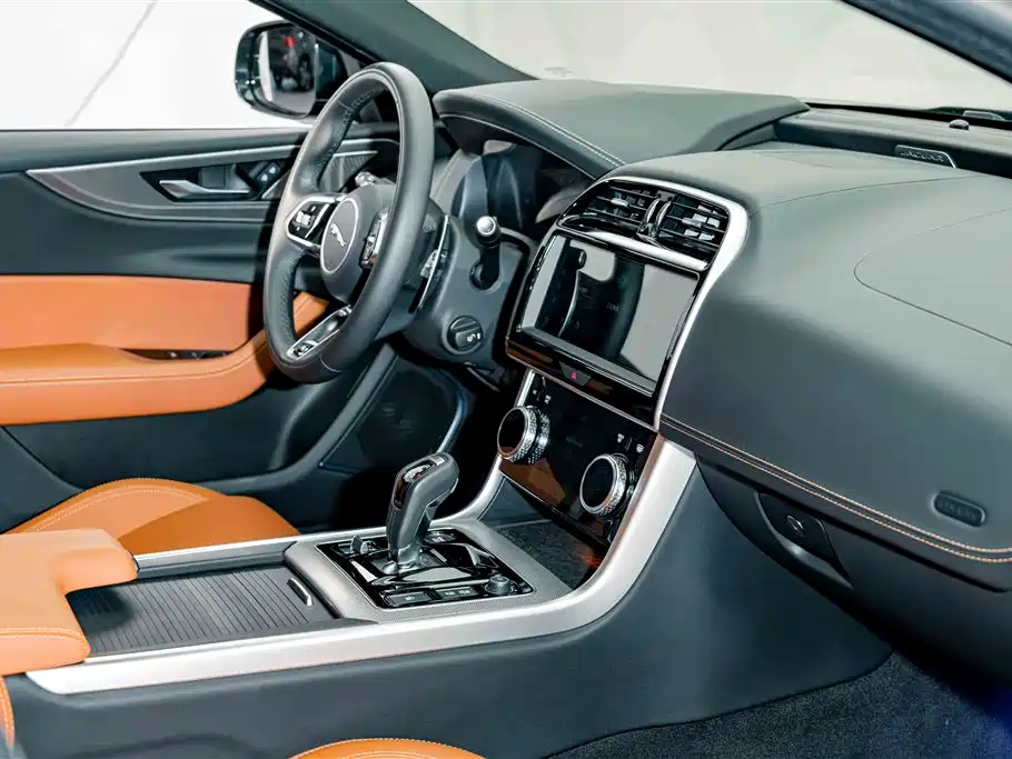 Jaguar XEL 2025 — фото 17