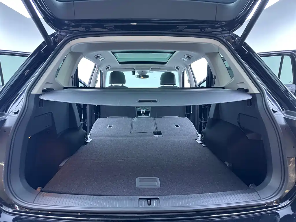Volkswagen Tiguan L 2023 — фото 27