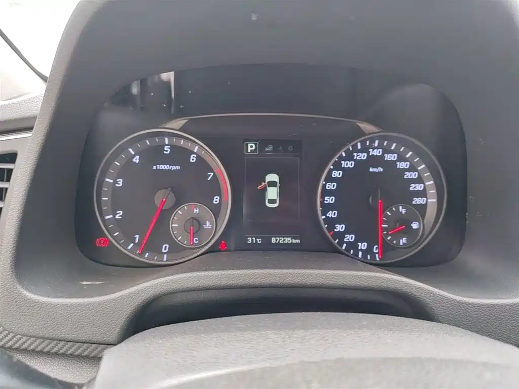 Hyundai Elantra 2019 — фото 12