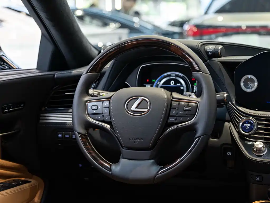 Lexus LS 2021 — фото 14