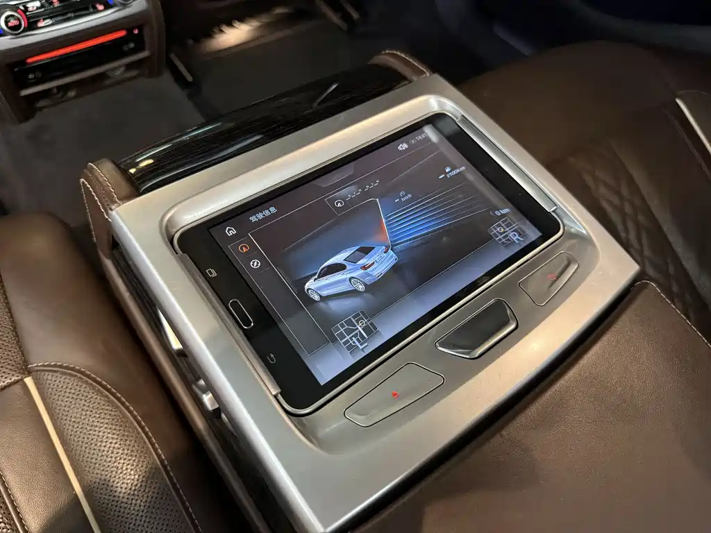 BMW 7 Series 2018 — фото 12