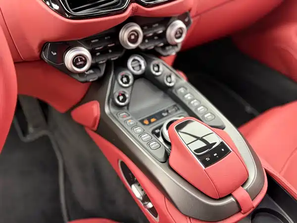 Aston Martin V8 Vantage 2022
