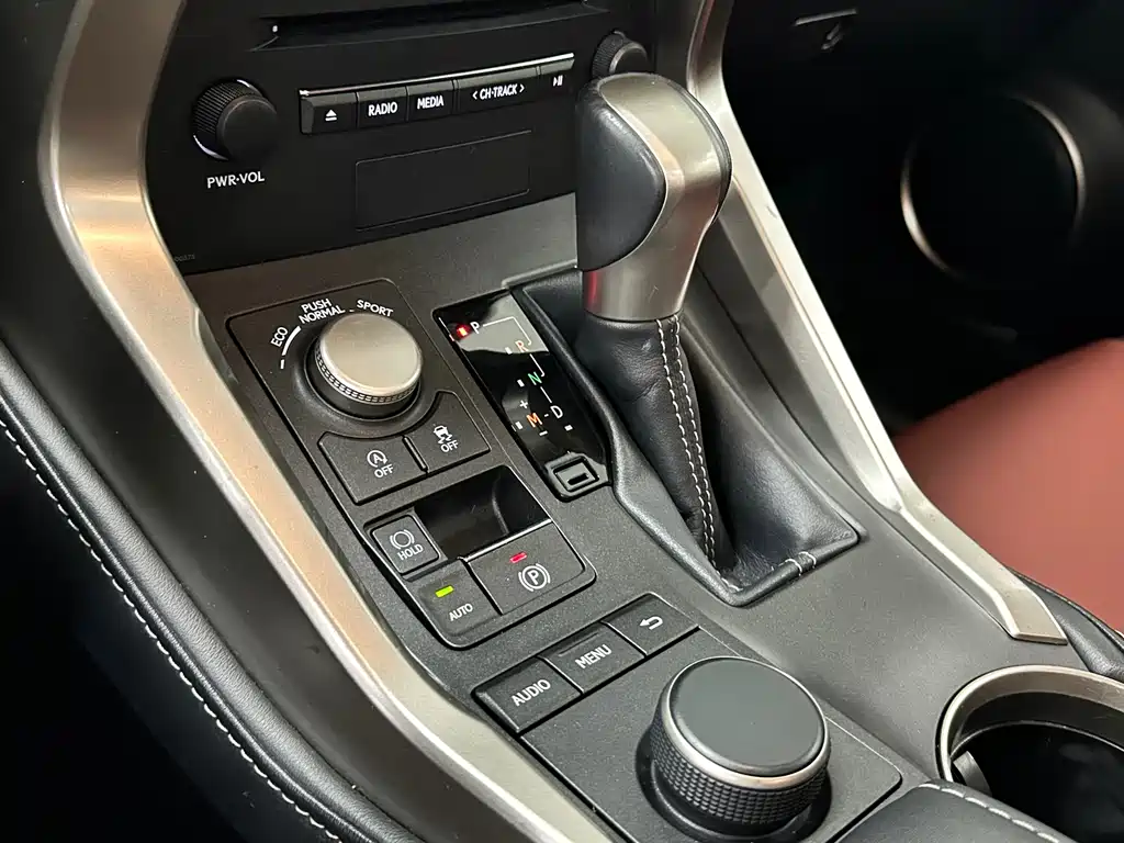 Lexus NX 2015 — фото 20